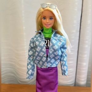 Pretty Barbie Doll, BMR1959 clothes, plastic stand included.